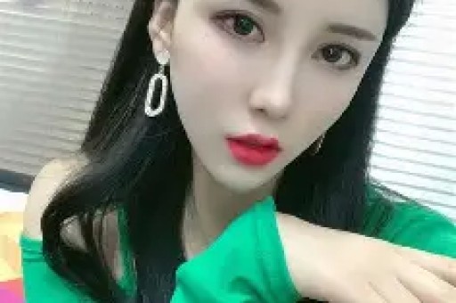 抖音排名第一的网红路子越来越野了